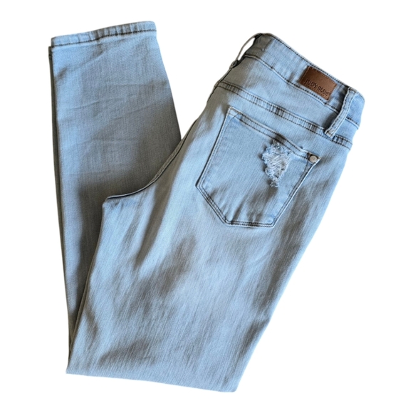 Judy Blue Boyfriend Fit distressed light wash jeans size 5/27 - Picture 1 of 13